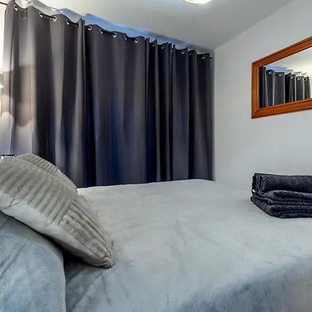 Апартаменты Great Location J 1 Bedroom Адехе